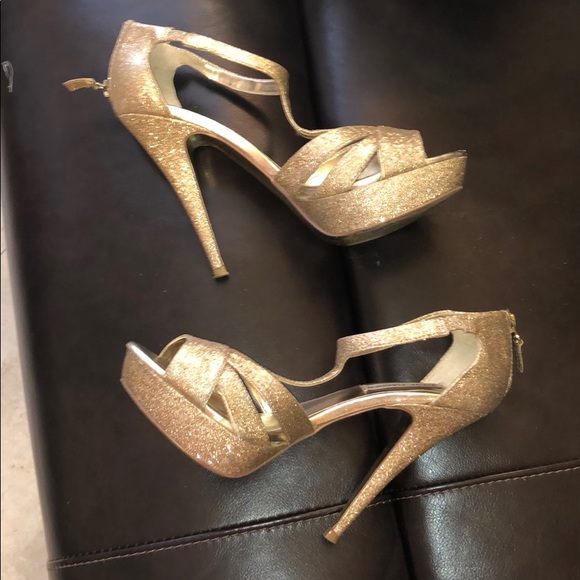 Steve Madden Gold Glitter Shoes - Picture 4 of 5